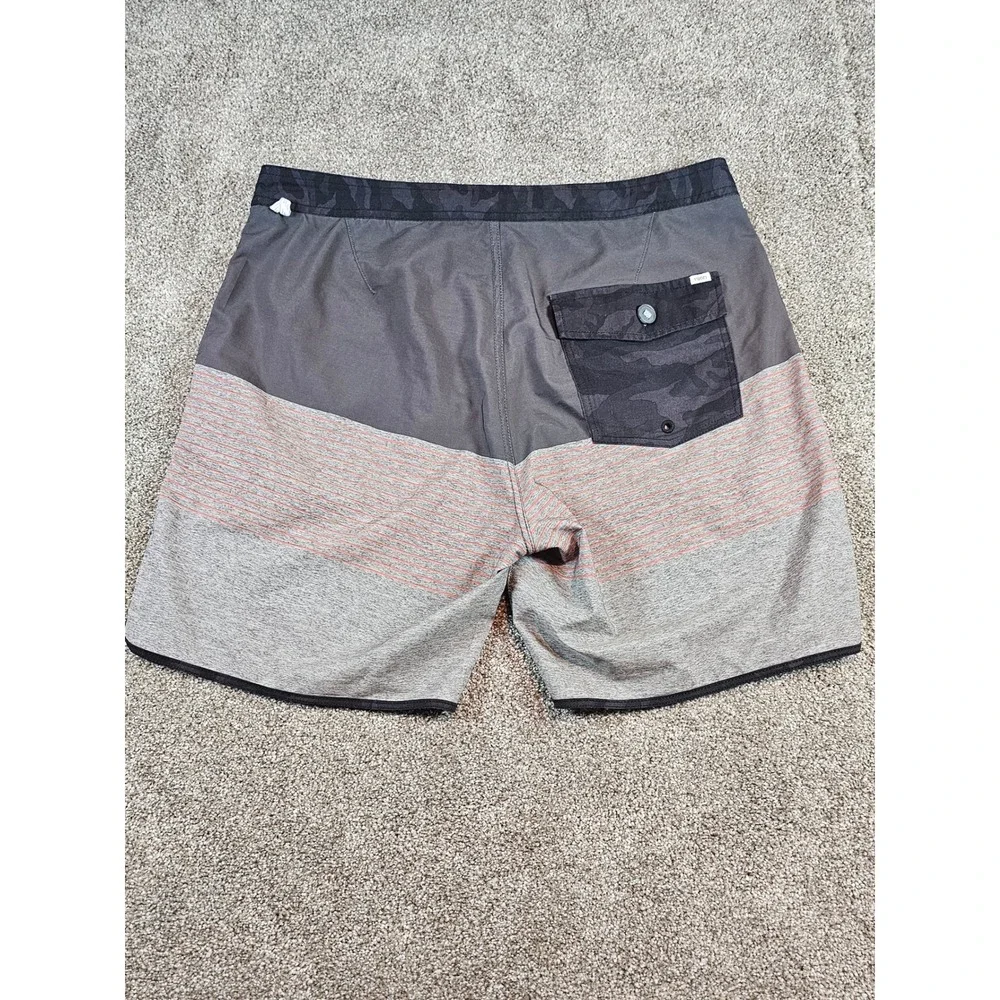 Vuori Cruise Boardshorts Mens 34 Grey Orange Stripe Colorblock V314 Swim Trunks